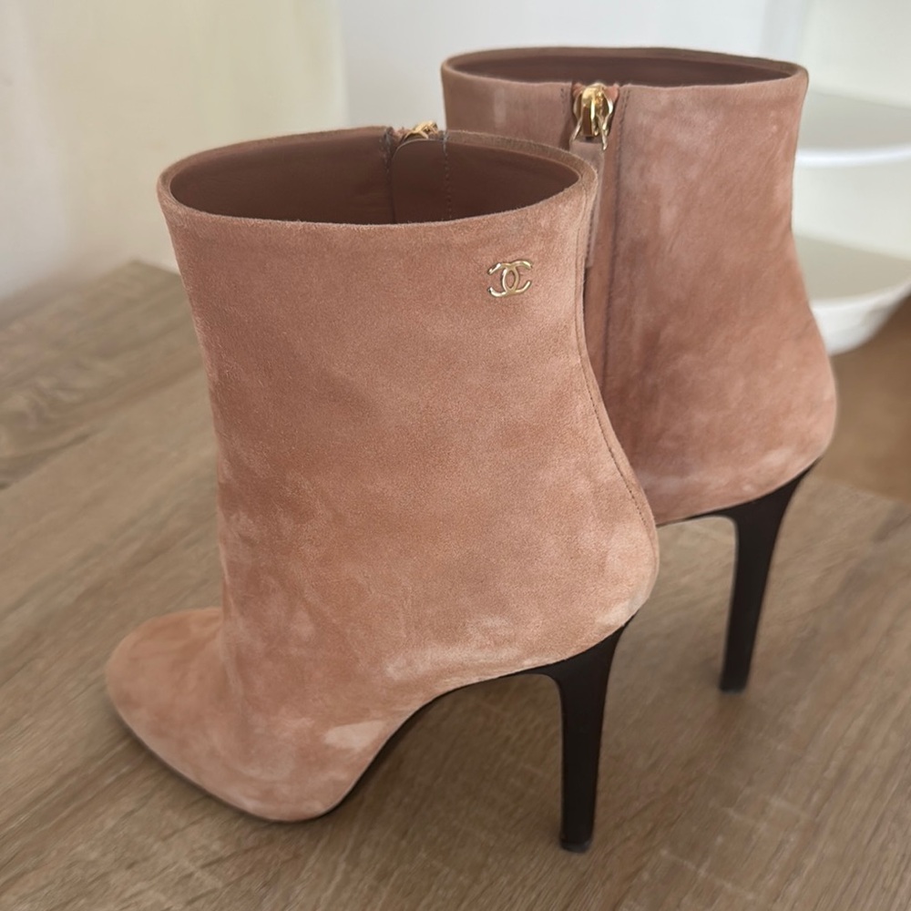 CHANEL Tan Suede Heeled Boots